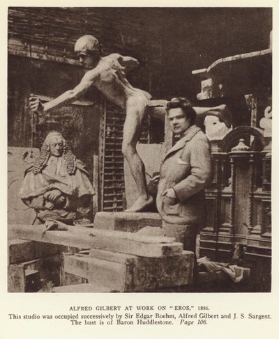 Alfred Gilbert, scultore inglese al lavoro su Eros da English Photographer