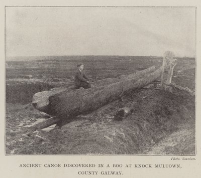 Antica canoa scoperta in una palude a Knock Multown, contea di Galway da English Photographer