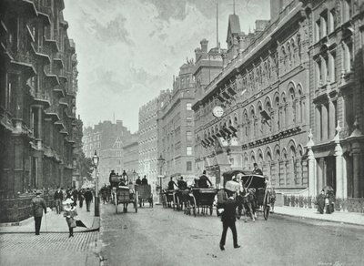 Army and Navy Stores, Victoria Street: vista est da Francis Street, 1895 da English Photographer