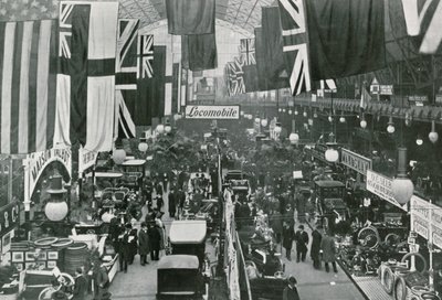 Esposizione automobilistica alla Agricultural Hall da English Photographer