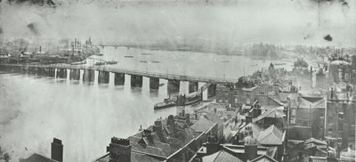Battersea Bridge: vista dalla torre della chiesa di Chelsea, 1875 da English Photographer