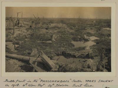 Fronte di battaglia nel settore di PASSCHENDAELE, Saliente di YPRES nel 1918, 4° Reggimento del Worcestershire: 29ª Divisione, Prima Linea da English Photographer