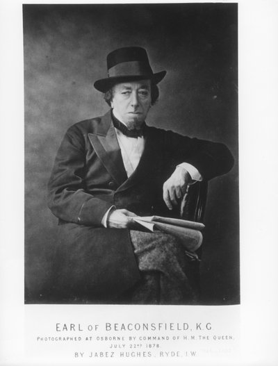 Benjamin Disraeli, 1° Conte di Beaconsfield, fotografato da Jabez Hughes a Osborne House, Isola di Wight da English Photographer