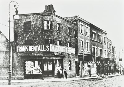 Bentalls, Clarence Street, Kingston: vista generale, 1890 da English Photographer