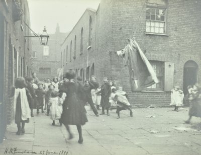 Bishops Court: vista generale, Londra, 1899 da English Photographer