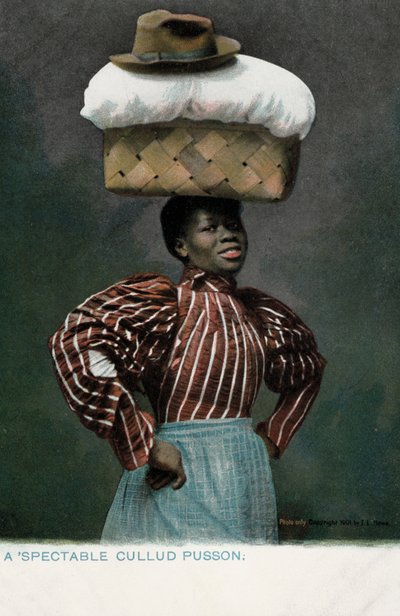 Ragazza nera con un cesto di biancheria, sormontato da un cappello, sulla testa da English Photographer