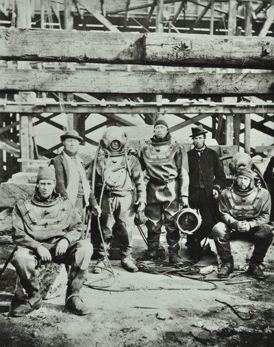 Blackfriars Bridge: operai edili posano con attrezzature, 1869 da English Photographer