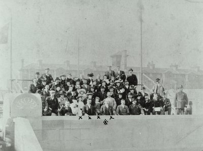 Tunnel di Blackwall: folla alla cerimonia di apertura, 1897 da English Photographer