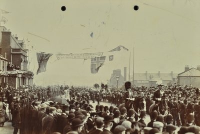 Tunnel di Blackwall: cerimonia di apertura con il Principe di Galles, futuro Re Edoardo VII, e la Principessa Alessandra, 1897 da English Photographer