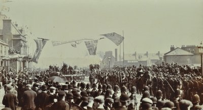Tunnel di Blackwall: cerimonia di apertura con il Principe di Galles, futuro Re Edoardo VII, e la Principessa Alessandra, 1897 da English Photographer