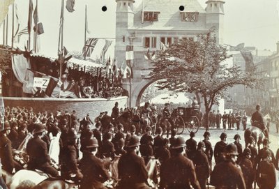Tunnel di Blackwall: cerimonia di apertura con il Principe di Galles, futuro Re Edoardo VII, e la Principessa Alessandra, 1897 da English Photographer