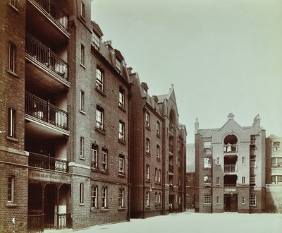 Borough Road Estate: case popolari, Londra da English Photographer