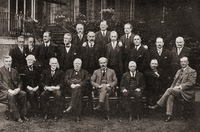 Il primo governo laburista britannico nel 1924, da La storia di venticinque anni, pubblicato nel 1935 da English Photographer