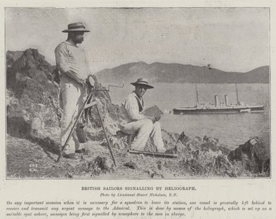 Marinai britannici che segnalano con l