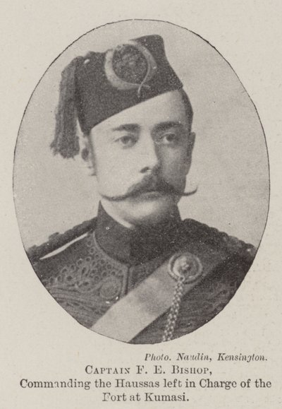 Capitano F E Bishop, comandante degli Haussas lasciati a guardia del forte a Kumasi da English Photographer