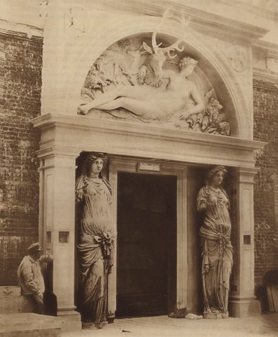 Porta Centrale della Corte Rinascimentale da English Photographer