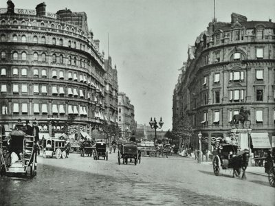 Northumberland Avenue da Trafalgar Square e Charing Cross, 1890 da English Photographer