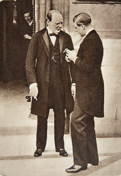 Conversando dopo un pranzo alla Camera dei Comuni: Mr. Churchill e S.A.R. il Principe di Galles, 1919 (fotoincisione) da English Photographer