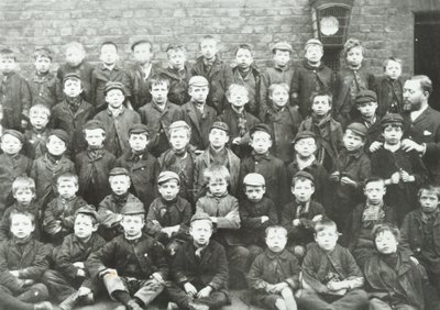 Chaucer Street School: gruppo di ragazzi, 1895 da English Photographer