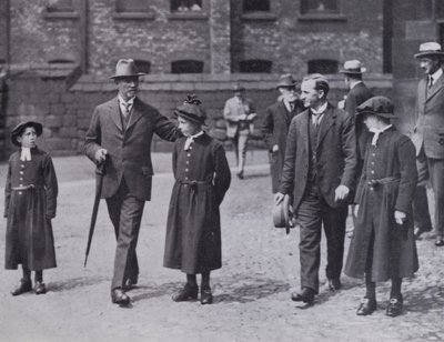 Ospedale e biblioteca di Chetham, Manchester: Visita del generale Smuts, 7 luglio 1919 da English Photographer