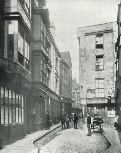 Cloth Fair, un angolo pittoresco della vecchia Londra (foto in b/n) da English Photographer