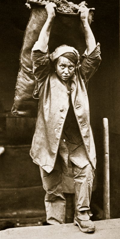 Consegna del carbone, stampa di Horace W. Nichols, c.1916 da English Photographer