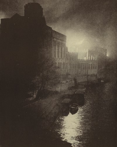 Distruzione della Guildhall medievale di York durante un raid aereo tedesco nel Baedecker Blitz, Seconda Guerra Mondiale, aprile 1942 da English Photographer