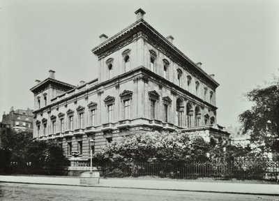 Dorchester House, Park Lane, 1896 da English Photographer
