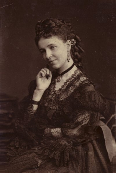 E. Albani da English Photographer