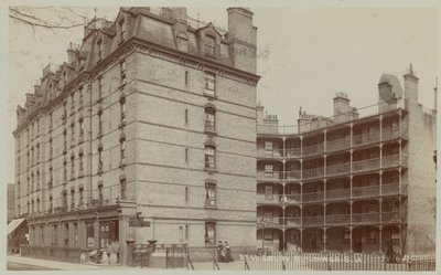 Ebury Buildings su Pimlico Road da English Photographer