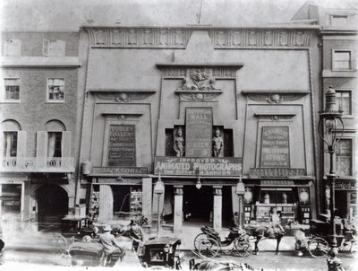 Egyptian Hall, Piccadilly 1895 da English Photographer