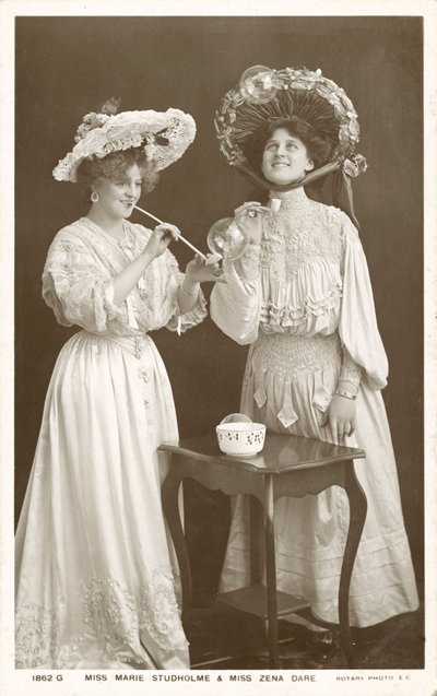 Attrici e cantanti inglesi, Zena Dare e Marie Studholme da English Photographer