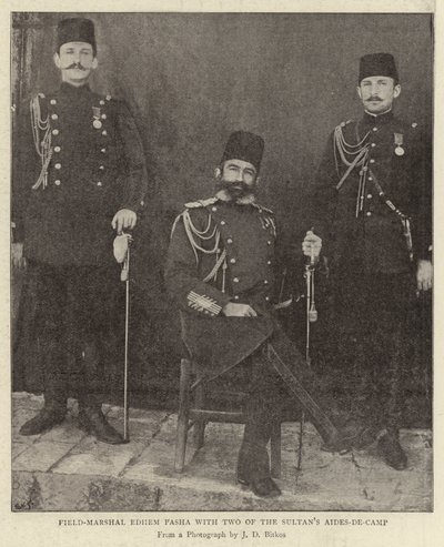 Il feldmaresciallo Edhem Pasha con due degli aiutanti di campo del sultano da English Photographer