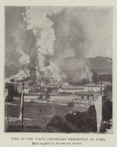 Incendio alla Mostra del Centenario di Volta a Como da English Photographer