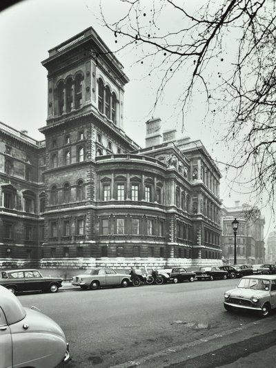 Ministero degli Esteri, Whitehall: elevazione verso Saint Jamess Park, 1896 da English Photographer