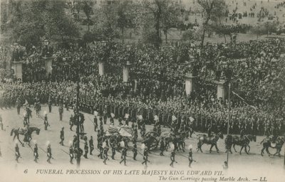 Processione funebre del defunto Sua Maestà Re Edoardo VII passando per Marble Arch da English Photographer