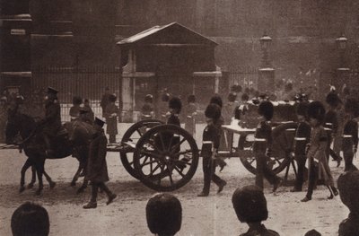 Funerale della Regina Alessandra, Consorte di Re Edoardo VII da English Photographer