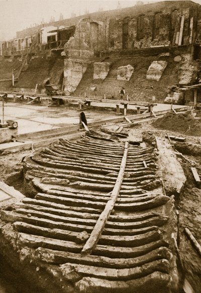 Galea, trovata sul sito di County Hall nel 1910 da English Photographer