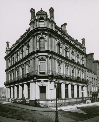Vista generale della Union Bank of London da English Photographer