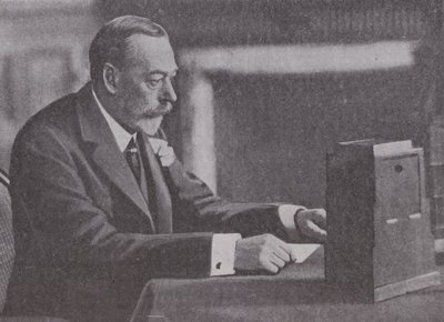 Giorgio V trasmette il suo Messaggio di Natale al Commonwealth e all