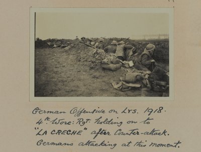 Offensiva tedesca sul Lys. 1918: 4° Reggimento del Worcestershire che tiene La Creche dopo il contrattacco, i tedeschi attaccano in questo momento da English Photographer