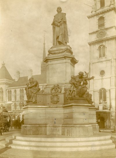 Statua di Gladstone sullo Strand da English Photographer