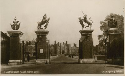 Cancelli del trofeo di Hampton Court Palace da English Photographer