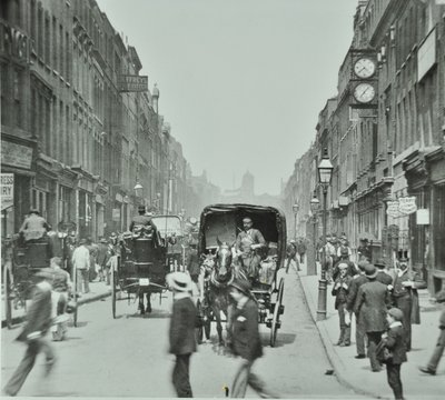 Hatton Garden: guardando a nord da Holborn Circus, Londra, 1895 da English Photographer