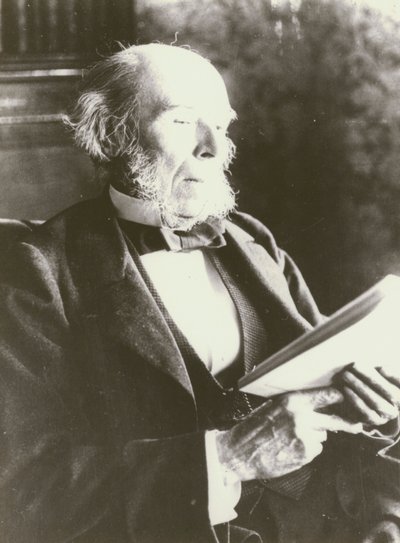 Herbert Spencer, ritratto, che legge da English Photographer