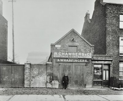 High Street, North Woolwich; poi Pier Road, 1899 da English Photographer