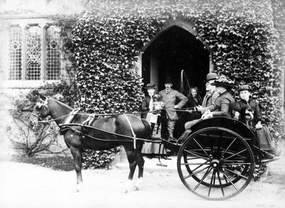 Giro in carrozza e cavallo, c.1890 da English Photographer