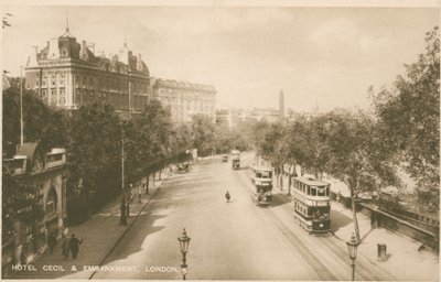 Hotel Cecil e Embankment, Londra da English Photographer