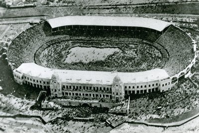 Invasione dello stadio per la prima finale della Coppa di Wembley, 1923 da English Photographer