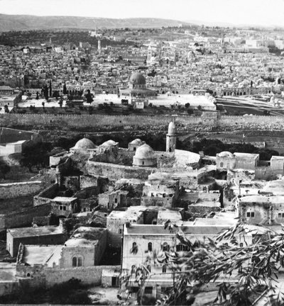 Gerusalemme la Città Santa, obiettivo dei Crociati, salvata per sempre dai Turchi, 1917 da English Photographer